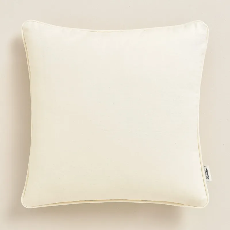 Noutate în catalog - Față de pernă elegantă în crem 40 x 40 cm
