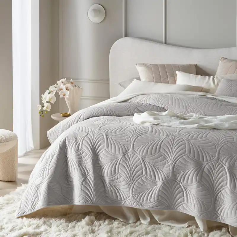 Produs de top - Cuvertură de pat din catifea gri deschis Feel 220 x 240 cm