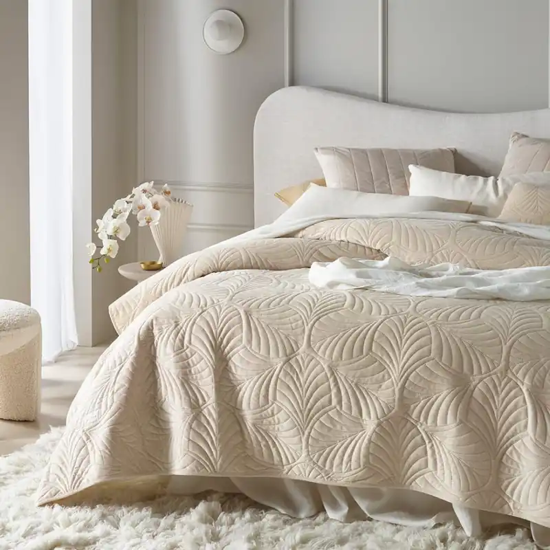 Cuvertură de pat din catifea crem Feel 240 x 260 cm - Bestseller