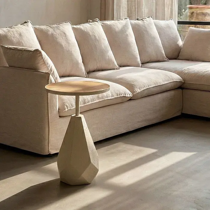 Măsuță laterală cu design geometric sculptural crem din metal și MDF 45 x 45 x 56 cm - Economii suplimentare