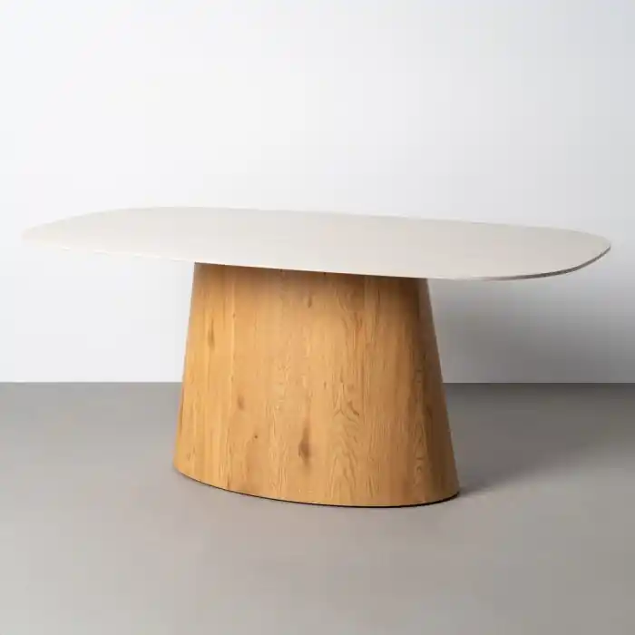 Pentru o perioadă limitată - Masă de dining cu blat din piatră sinterizată bej și bază sculpturală din lemn cu design contemporan pentru livinguri spațioase 180 x 90 x 76 cm