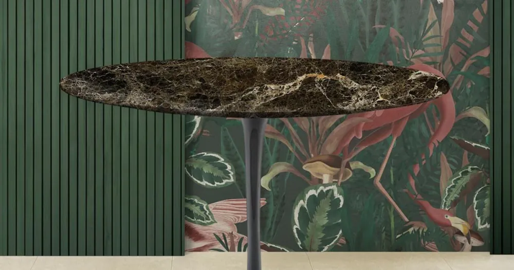 Masă Eero Saarinen Tulip H 74 rotundă în marmură Emperador închisă, fabricată în Italia - stacojiu | Plasează comanda acum