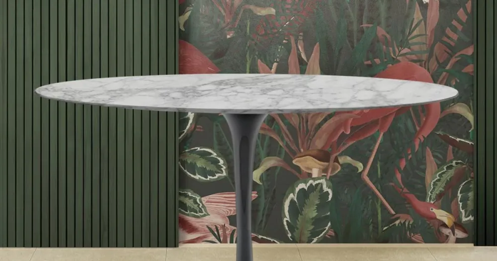 Masă Eero Saarinen Tulip H 74 cu blat oval din marmură Arabescato fabricată în Italia - Scarlet | Au mai rămas puține bucăți
